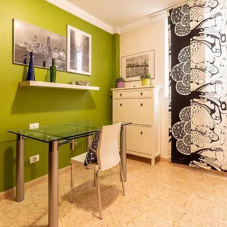 Flatguest + 2 Bdr + Wifi + 4pax Апартаменты *