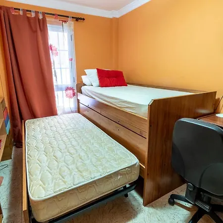 Flatguest + 2 Bdr + Wifi + 4pax Апартаменты